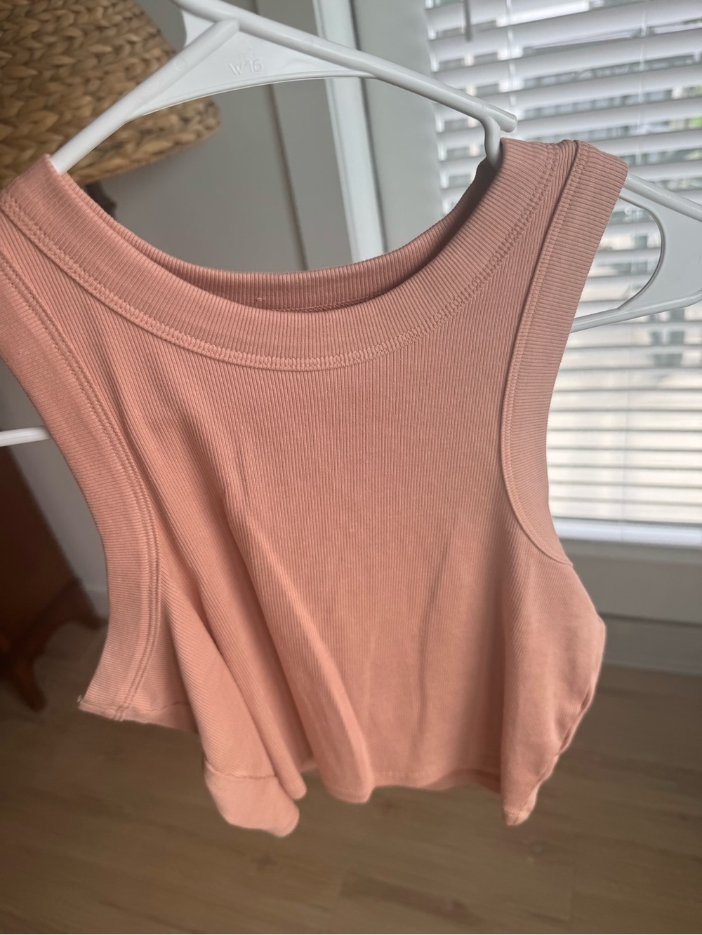 Madewell tank top size small

Women's Ribbed Sleeveless Tank Top